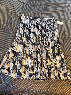 Time and Tru Pleated Abstract Print Skater Skirt - Blue & White